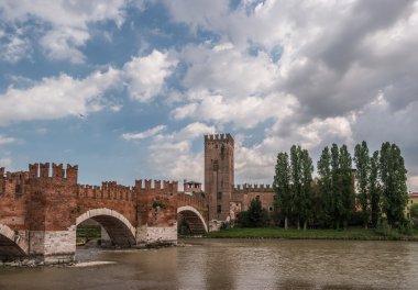 Ponte Scaligero Ortaçağ taş köprü