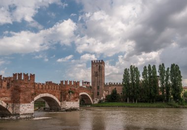 Ponte Scaligero Ortaçağ taş köprü