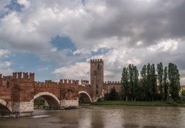 Ponte Scaligero Ortaçağ taş köprü