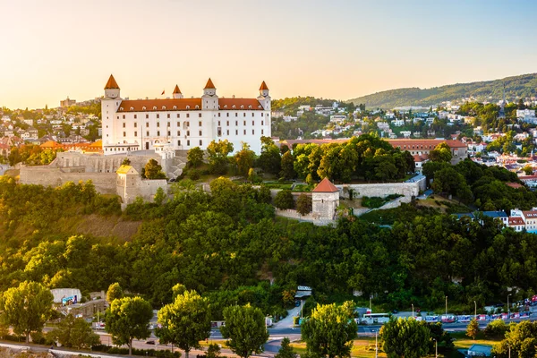 Castillo de Bratislava en la capital de la República Eslovaca . —  Fotos de Stock