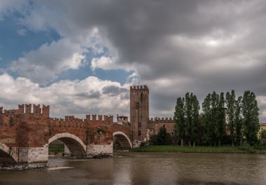 Ponte Scaligero Ortaçağ taş köprü