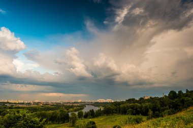 Gün batımında güzel doğal peyzaj