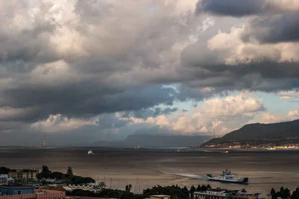 De haven van messina in Sicilië — Stockfoto