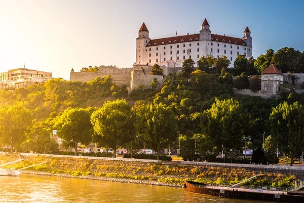 Bratislava Burg in der Hauptstadt der Slowakischen Republik. — Stockfoto