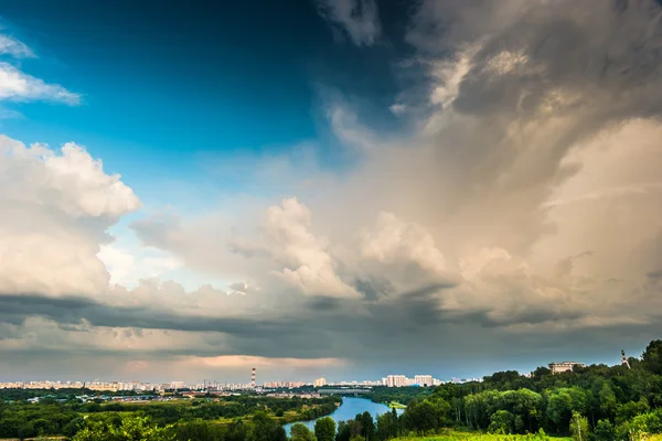 Prachtige natuurlijke landschap bij zonsondergang — Stockfoto