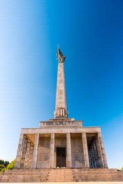 Slavin - Abide ve Sovyet ordusu askerleri için mezarlığı