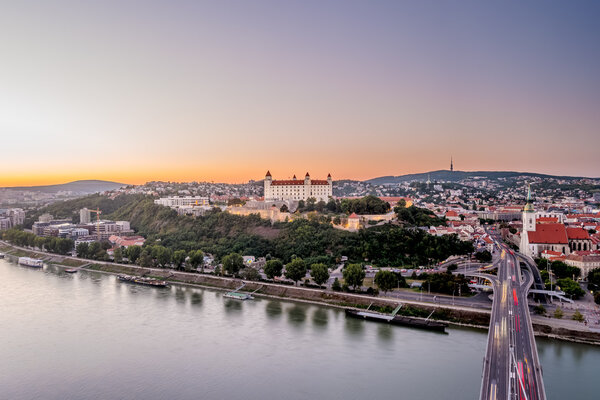 Ночной вид на центр Братиславы
