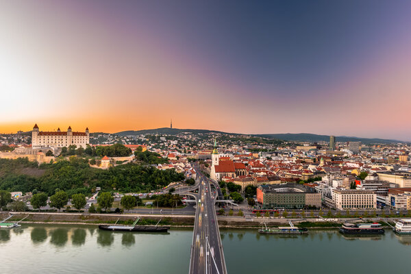 Ночной вид на центр Братиславы
