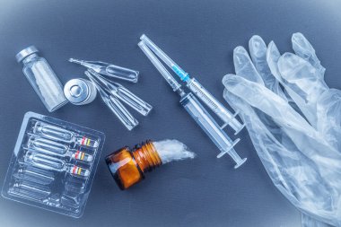 Tıbbi nesneleri natürmort yukarıda da görüleceği.