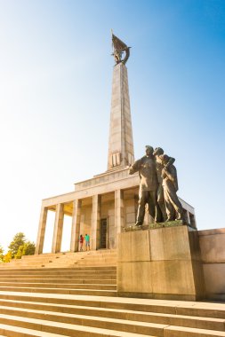 Slavin - Abide ve Sovyet ordusu askerleri için mezarlığı