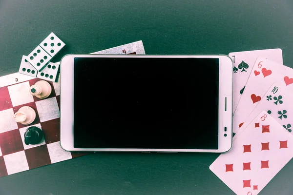 Vários jogos de tabuleiro com tablet pc . — Fotografia de Stock