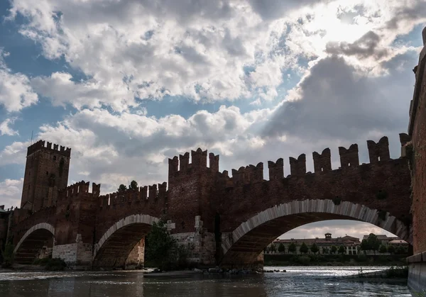 Ponte de pedra medieval Ponte Scaligero — Fotografia de Stock