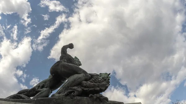 Estátua da Liberdade na colina de Gellert em Budapeste, na Hungria — Fotografia de Stock