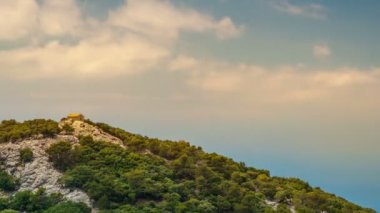 Rocky Dağları'nda küçük bir ev ile güzel manzara