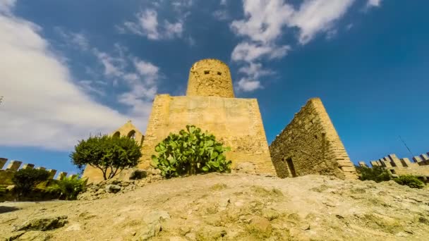 Πύργο του κάστρου Capdepera στο νησί της Μαγιόρκα, Ισπανία. — Αρχείο Βίντεο