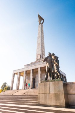 Slavin - Abide ve Sovyet ordusu askerleri için mezarlığı