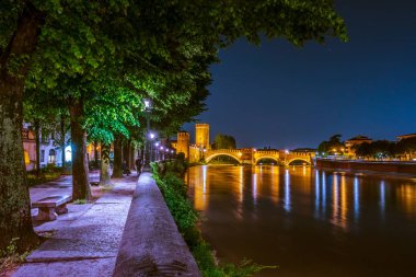 Yaz geceleri Kalesi Vecchio Verona, İtalya
