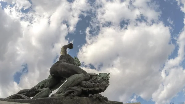 Estatua de la libertad en la colina de Gellert en Budapest en Hungría — Foto de Stock