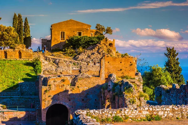 The Ruins of Taormina Theater at Sunset. — Stock Photo, Image
