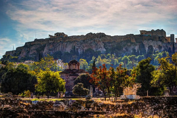 Pohled na Acropolis ze starověké agory, Atény, Řecko. — Stock fotografie