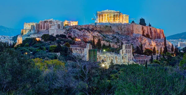 Parthenon a Herodium konstrukce v Akropoli v Athénách — Stock fotografie