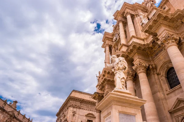 Piazza Duomo and Cathedral in Syracuse. — Stock Photo, Image