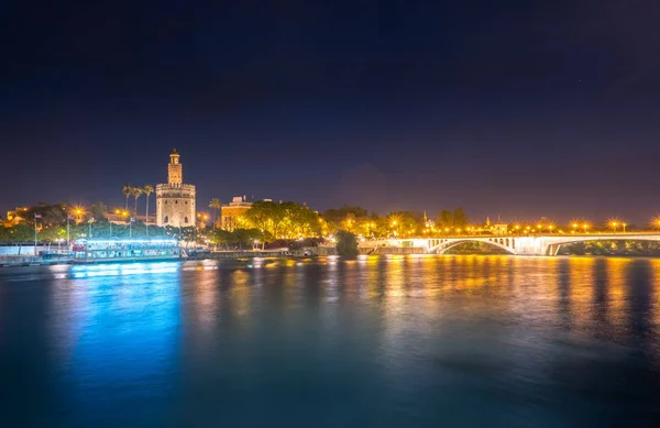 Vista de Torre de Oro, Torre del Oro, de Sevilla, Andalucía, Spai — Foto de Stock