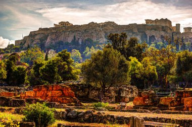Antik Agora, Atina ve Yunanistan 'dan Akropolis' e bakış.