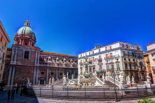 Відомий фонтан ганьба бароко Пьяцца Преторія, Палермо, Сицилія — стокове фото