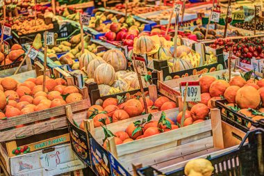 Palermo'da bir markette taze sebze