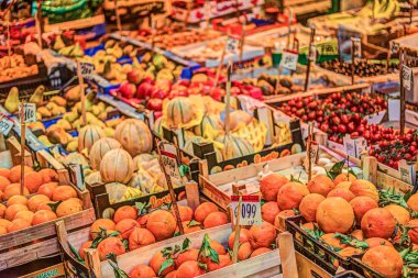 Palermo'da bir markette taze sebze