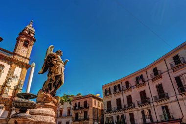 Dikilitaş benzeri Colonna dell Immacolata kare San Domenico Palermo, Sicilya, İtalya.