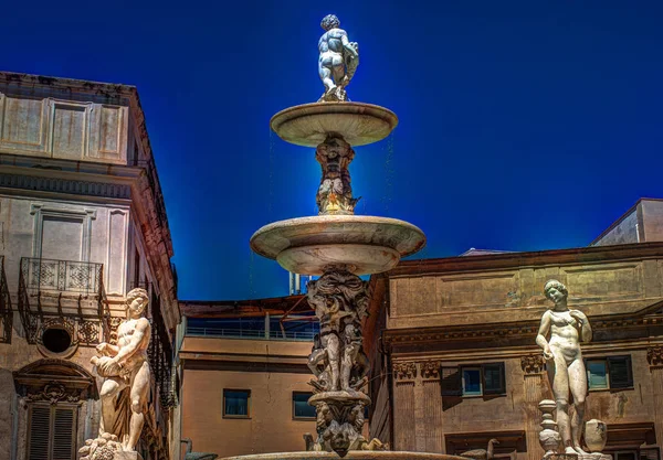 バロック広場プレトリア、パレルモ、シチリア島の恥の有名な噴水 — ストック写真