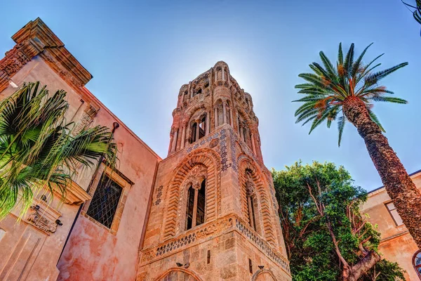 Belltower of church Martorana with palm trees, Palermo. Sicily. — Stock Photo, Image