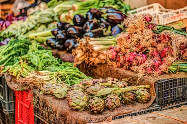 Legumes frescos em um mercado em Palermo — Fotografia de Stock