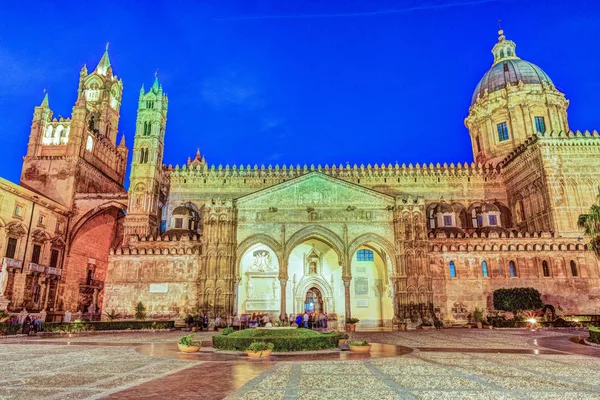Catedral de Palermo à noite — Fotografia de Stock
