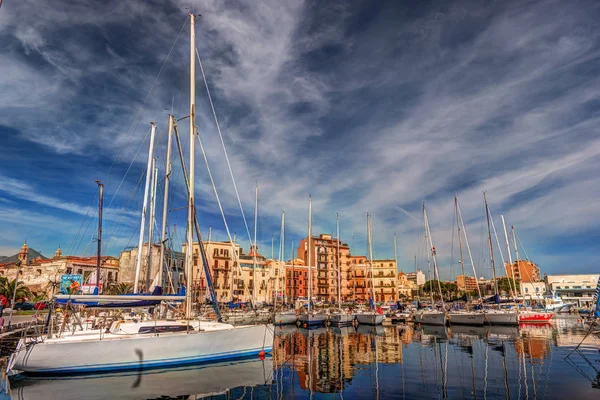 Boats and yachts parked in La Cala bay, old port in Palermo — Stock Photo, Image