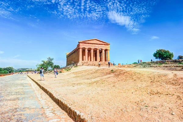 El famoso Templo de Concordia en el Valle de los Templos cerca de Agrigento —  Fotos de Stock