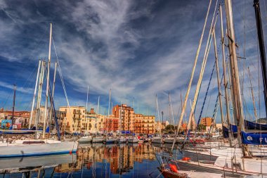 Tekneler ve yatlar La Cala Bay, Palermo'da eski liman Park