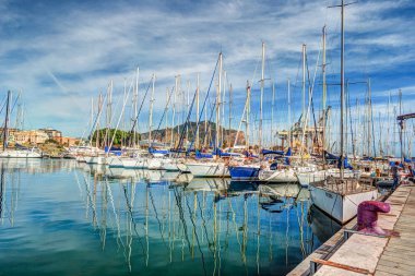 Tekneler ve yatlar La Cala Bay, Palermo'da eski liman Park