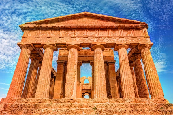 A híres Temple Concordia a Templomok völgyétől Agrigento közelében — Stock Fotó