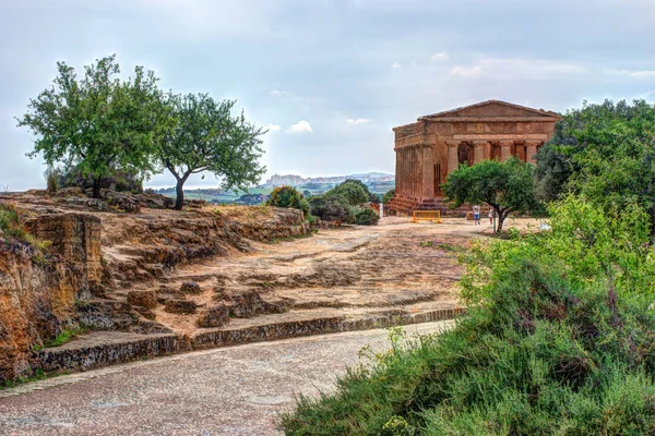 O famoso Templo de Concórdia no Vale dos Templos perto de Agrigento — Fotografia de Stock