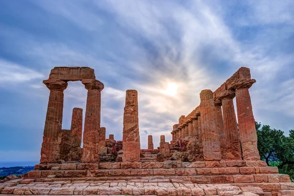 Tempel van Juno - oude Griekse mijlpaal in de Valle dei Templi — Stockfoto