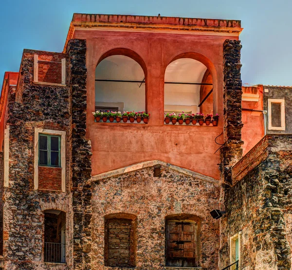 Beautiful view of colorful facades of old houses in Italy. — Stock Photo, Image