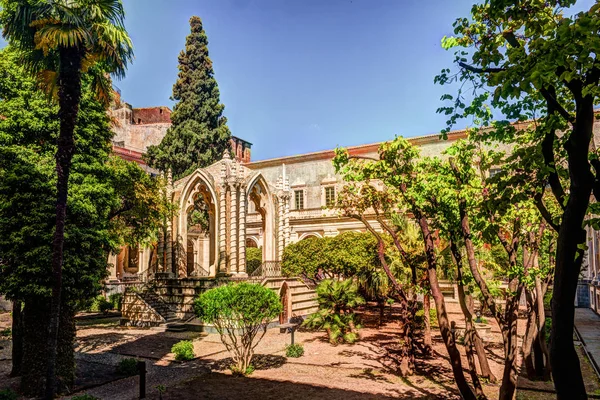 Claustro del Monasterio Benedictino de San Nicolo lArena en Catania , —  Fotos de Stock