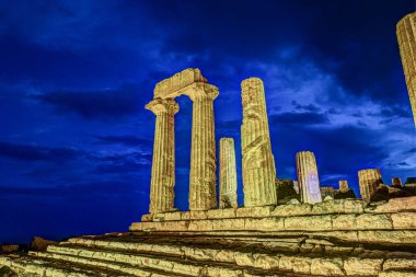 Juno Temple geceleri. Tapınaklar Vadisi, Agrigento.