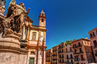 Dikilitaş benzeri Colonna dell Immacolata kare San Domenico Palermo, Sicilya, İtalya.