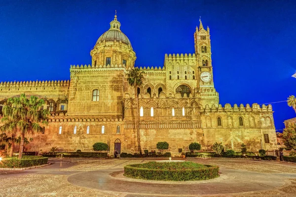 Catedral de Palermo por la noche —  Fotos de Stock