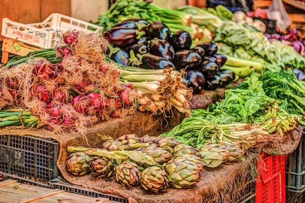 Legumes frescos em um mercado em Palermo — Fotografia de Stock