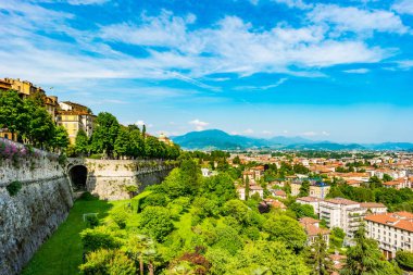 Panoramik Citta Alta, eski şehir. Bergamo